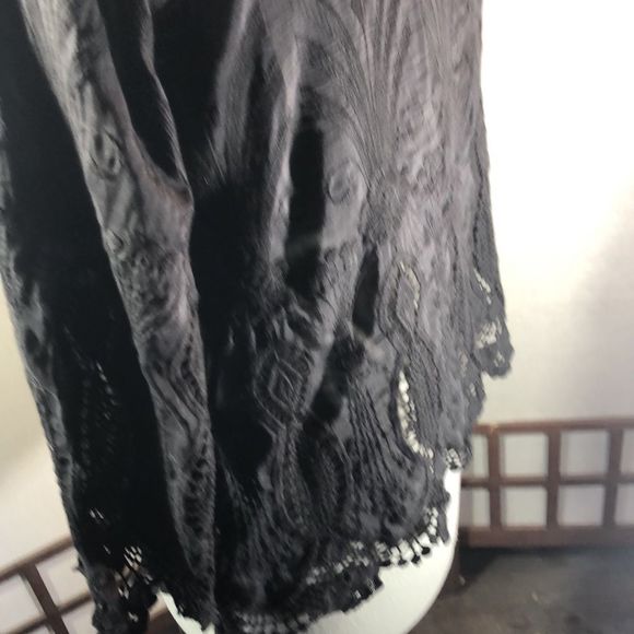 Gorgeous blouse boat neckline, embroidered with lace Banana Republic small NWOT - Picture 7 of 16